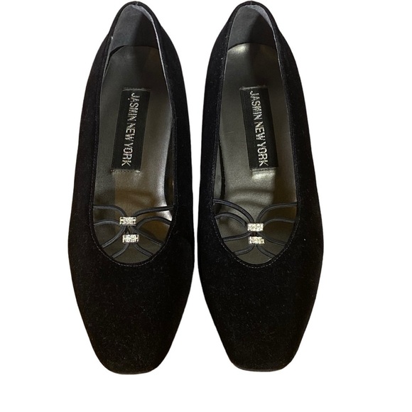 Jasmin  New York women's size 7M Black velvet square toe low block heel pumps - Picture 1 of 10